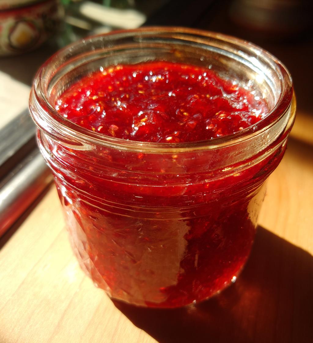 homemade strawberry jam - detail 1