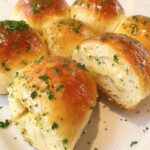 Garlic Butter Dinner Rolls