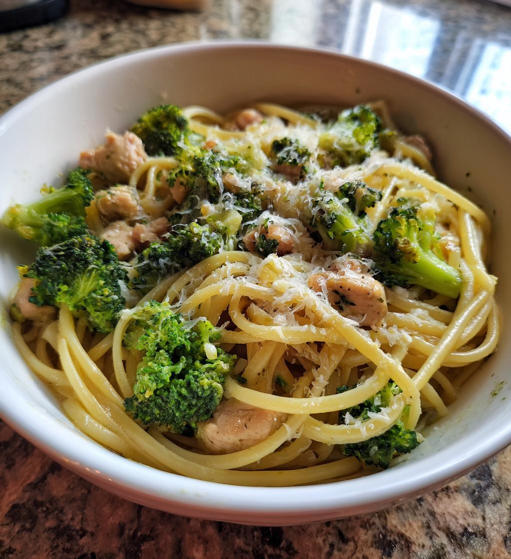 how to make chicken and broccoli pasta - detail 1