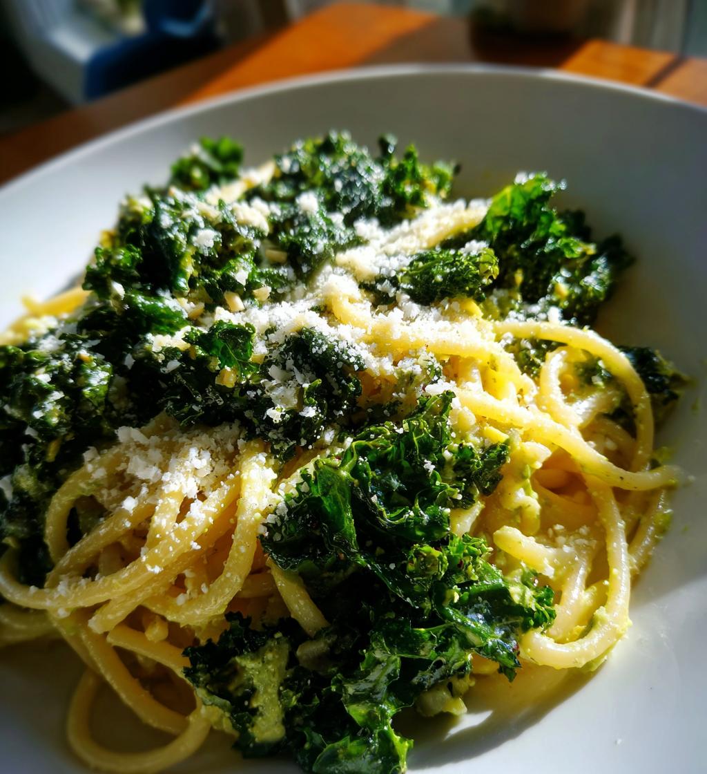 kale avocado pasta - detail 1