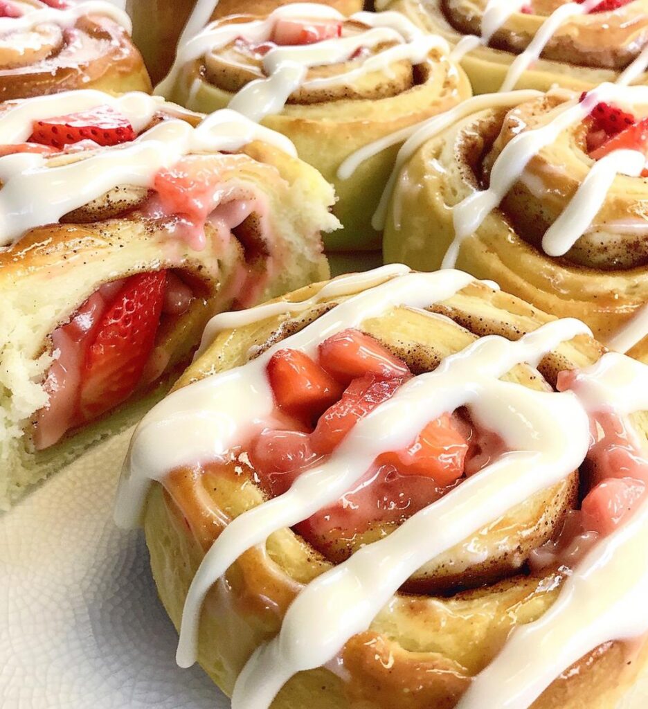 strawberry cheesecake cinnamon rolls